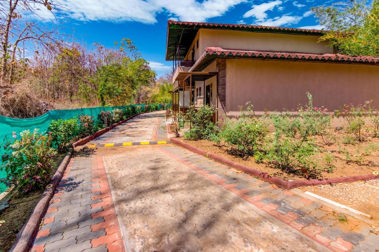 Club Mahindra Netrang酒店 外观 照片